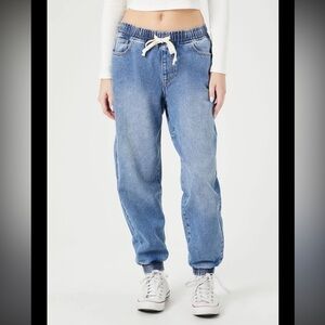Forever21 Stylish Blue jeans with stretch band Scandi Girl